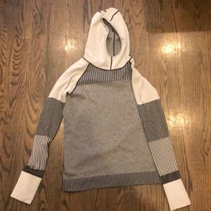 Gap got motion sweatshirt